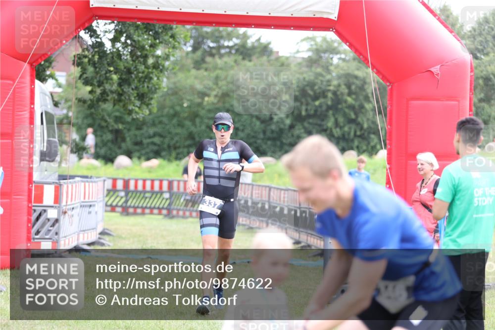 21.06.2026 - 29. Vierlanden-Triathlon Andreas Tolksdorf http://msf.ph/oto/9874622 21.06.2026 11:05:45 Ziel 337, 337 meine-sportfotos.de