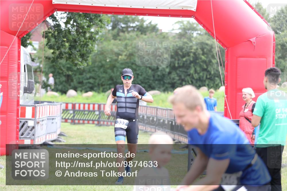 21.06.2026 - 29. Vierlanden-Triathlon Andreas Tolksdorf http://msf.ph/oto/9874633 21.06.2026 11:05:45 Ziel 337, 337 meine-sportfotos.de