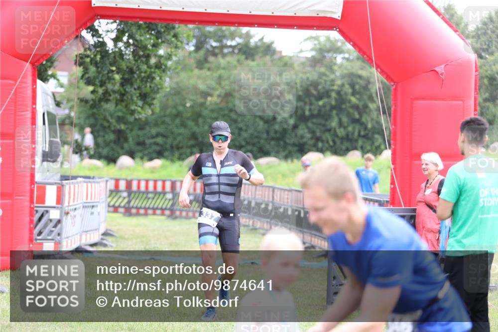 21.06.2026 - 29. Vierlanden-Triathlon Andreas Tolksdorf http://msf.ph/oto/9874641 21.06.2026 11:05:45 Ziel 337, 337 meine-sportfotos.de