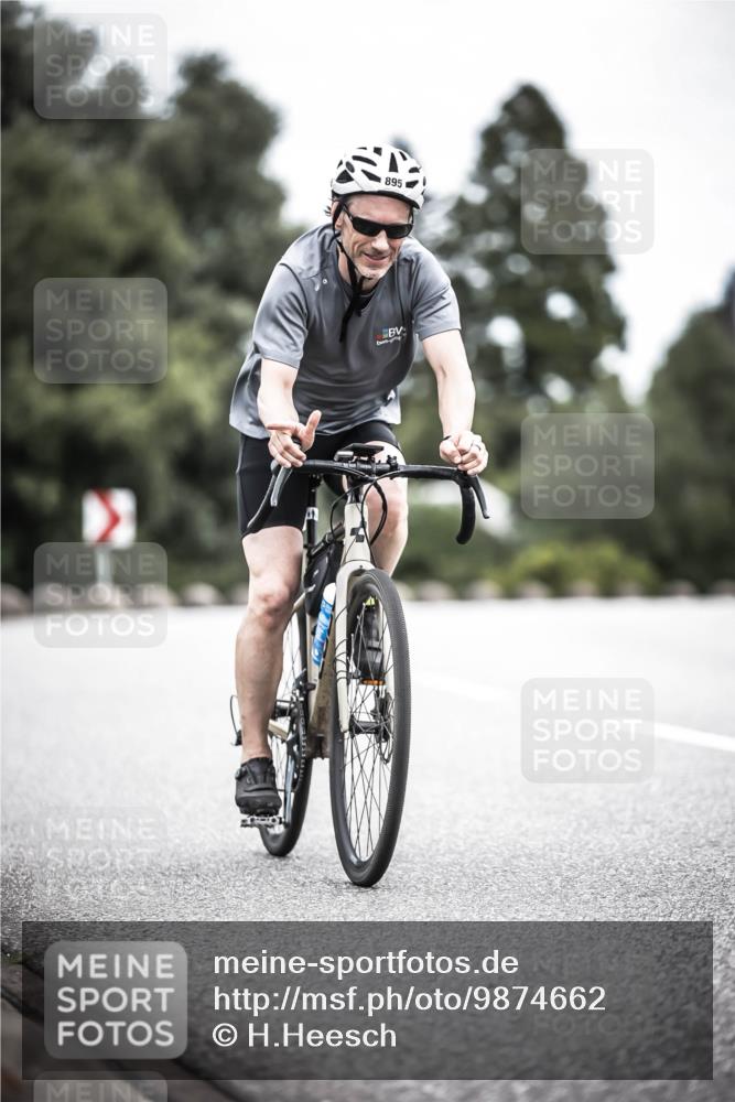 21.06.2026 - 29. Vierlanden-Triathlon H.Heesch http://msf.ph/oto/9874662 21.06.2026 12:17:42 Radfahren 751, 877, 895 meine-sportfotos.de