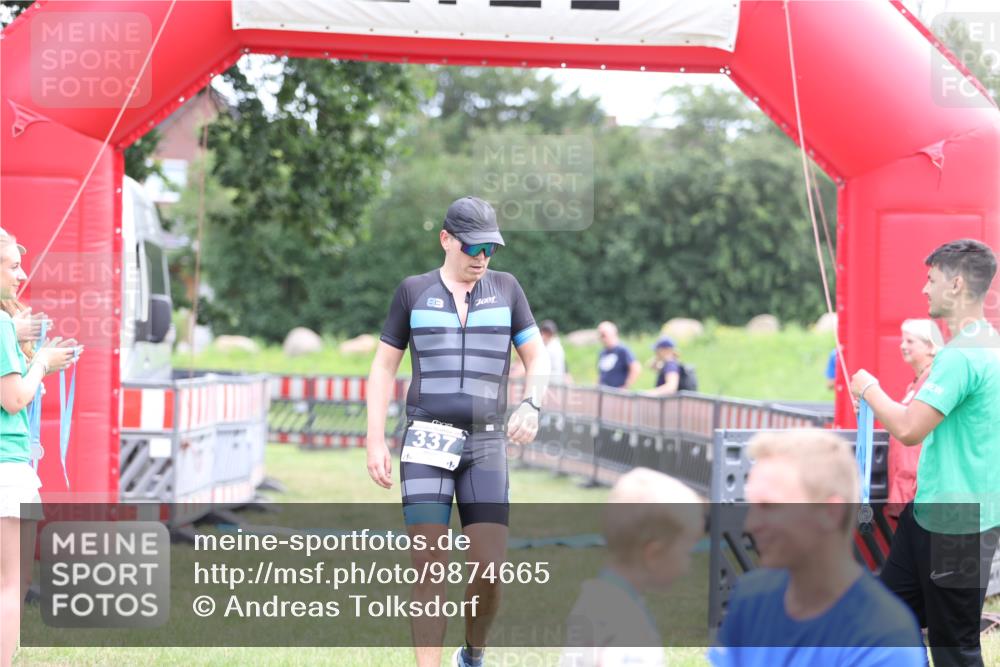 21.06.2026 - 29. Vierlanden-Triathlon Andreas Tolksdorf http://msf.ph/oto/9874665 21.06.2026 11:05:47 Ziel 337, 337 meine-sportfotos.de