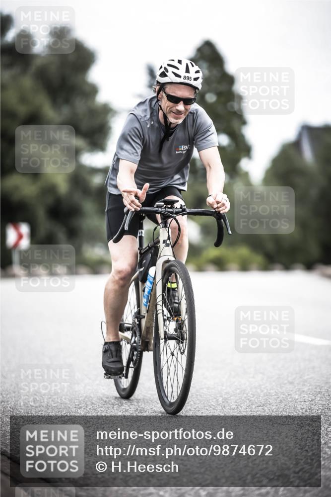 21.06.2026 - 29. Vierlanden-Triathlon H.Heesch http://msf.ph/oto/9874672 21.06.2026 12:17:42 Radfahren 751, 877, 895 meine-sportfotos.de