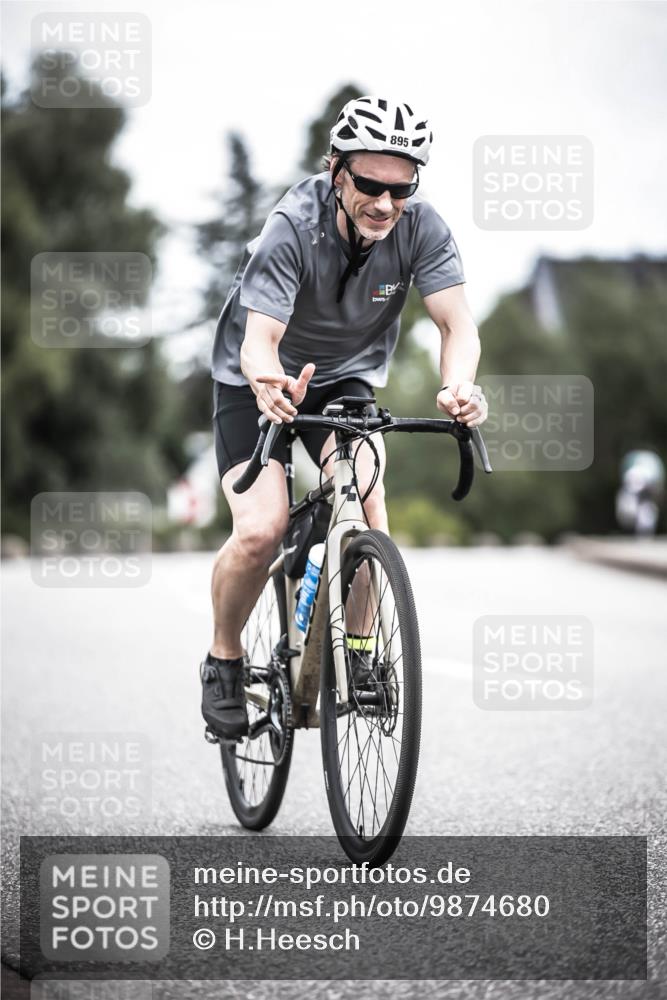 21.06.2026 - 29. Vierlanden-Triathlon H.Heesch http://msf.ph/oto/9874680 21.06.2026 12:17:42 Radfahren 751, 877, 895 meine-sportfotos.de