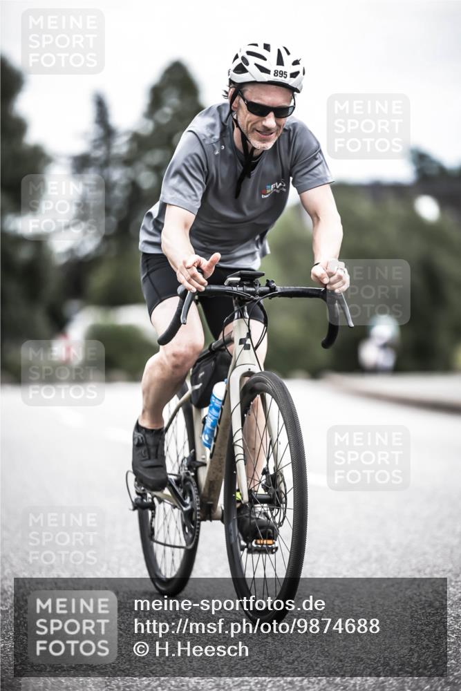 21.06.2026 - 29. Vierlanden-Triathlon H.Heesch http://msf.ph/oto/9874688 21.06.2026 12:17:42 Radfahren 751, 877, 895 meine-sportfotos.de