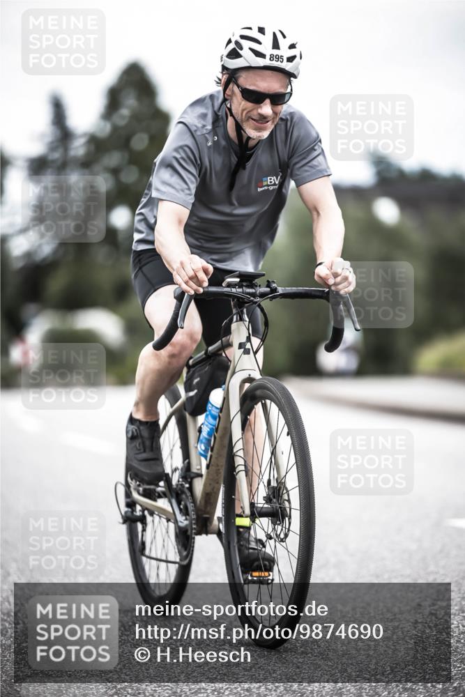 21.06.2026 - 29. Vierlanden-Triathlon H.Heesch http://msf.ph/oto/9874690 21.06.2026 12:17:42 Radfahren 751, 877, 895 meine-sportfotos.de