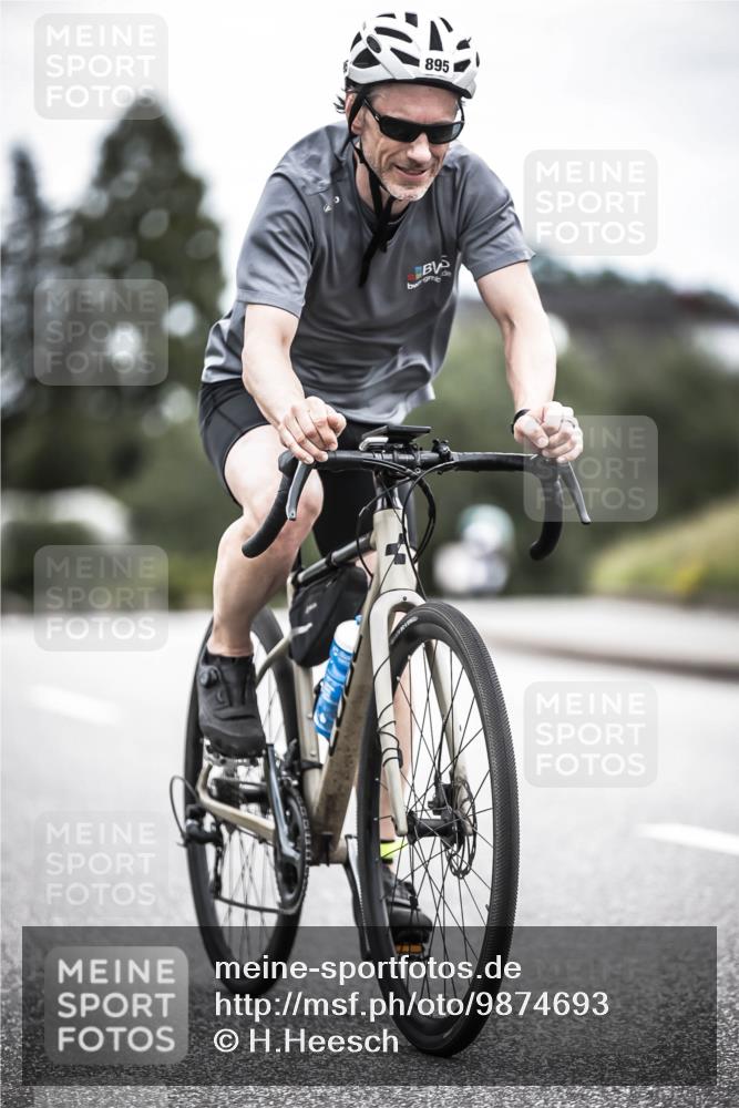 21.06.2026 - 29. Vierlanden-Triathlon H.Heesch http://msf.ph/oto/9874693 21.06.2026 12:17:42 Radfahren 751, 877, 895 meine-sportfotos.de