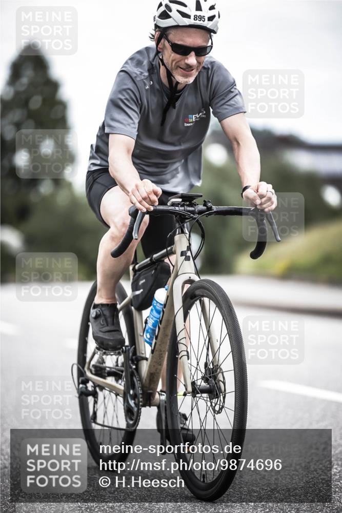 21.06.2026 - 29. Vierlanden-Triathlon H.Heesch http://msf.ph/oto/9874696 21.06.2026 12:17:42 Radfahren 751, 877, 895 meine-sportfotos.de