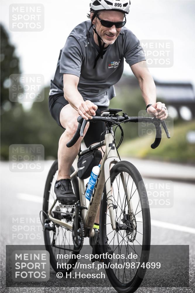 21.06.2026 - 29. Vierlanden-Triathlon H.Heesch http://msf.ph/oto/9874699 21.06.2026 12:17:42 Radfahren 751, 877, 895 meine-sportfotos.de
