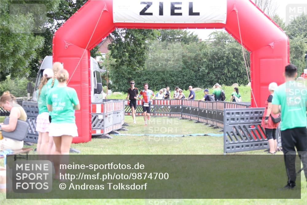 21.06.2026 - 29. Vierlanden-Triathlon Andreas Tolksdorf http://msf.ph/oto/9874700 21.06.2026 11:06:29 Ziel 305, 334, 305, 334 meine-sportfotos.de