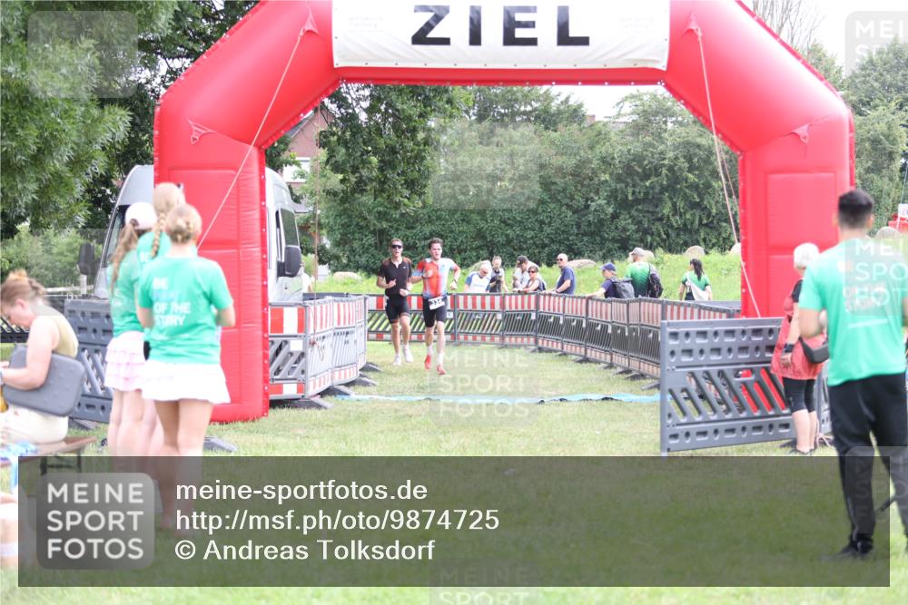 21.06.2026 - 29. Vierlanden-Triathlon Andreas Tolksdorf http://msf.ph/oto/9874725 21.06.2026 11:06:29 Ziel 305, 334, 305, 334 meine-sportfotos.de