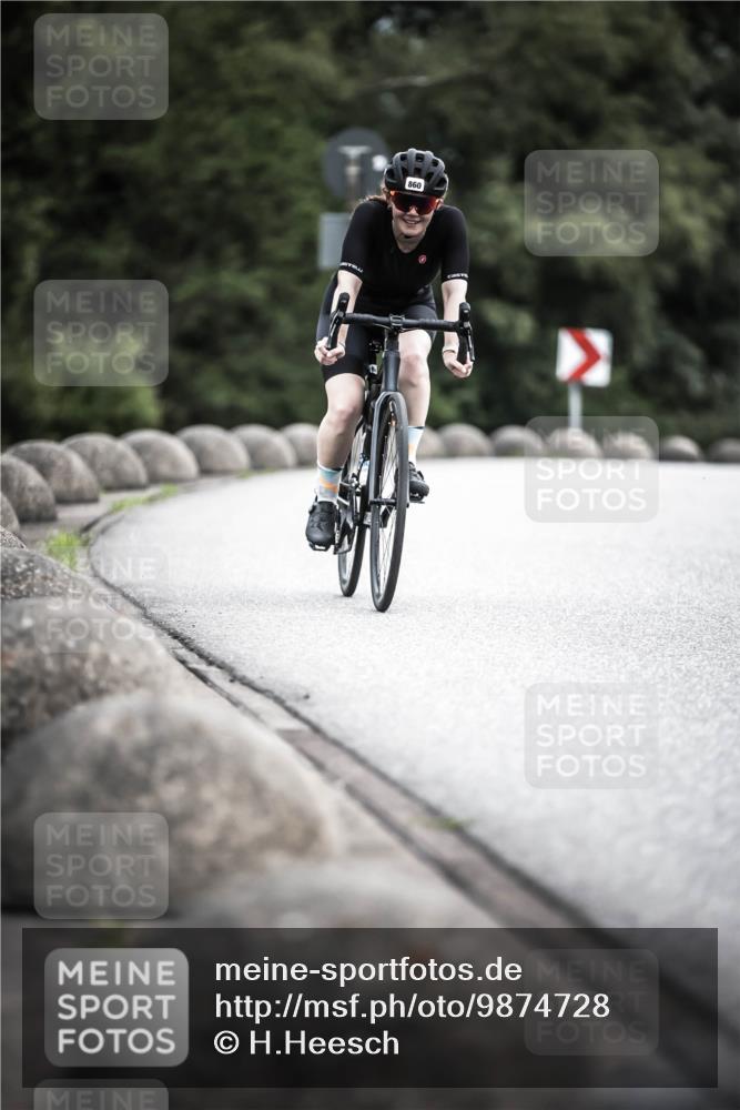 21.06.2026 - 29. Vierlanden-Triathlon H.Heesch http://msf.ph/oto/9874728 21.06.2026 12:18:13 Radfahren 276, 821, 838, 860 meine-sportfotos.de