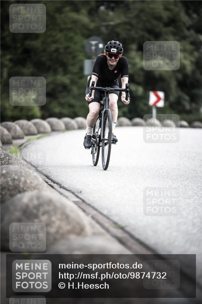 21.06.2026 - 29. Vierlanden-Triathlon H.Heesch http://msf.ph/oto/9874732 21.06.2026 12:18:13 Radfahren 276, 821, 838, 860 meine-sportfotos.de