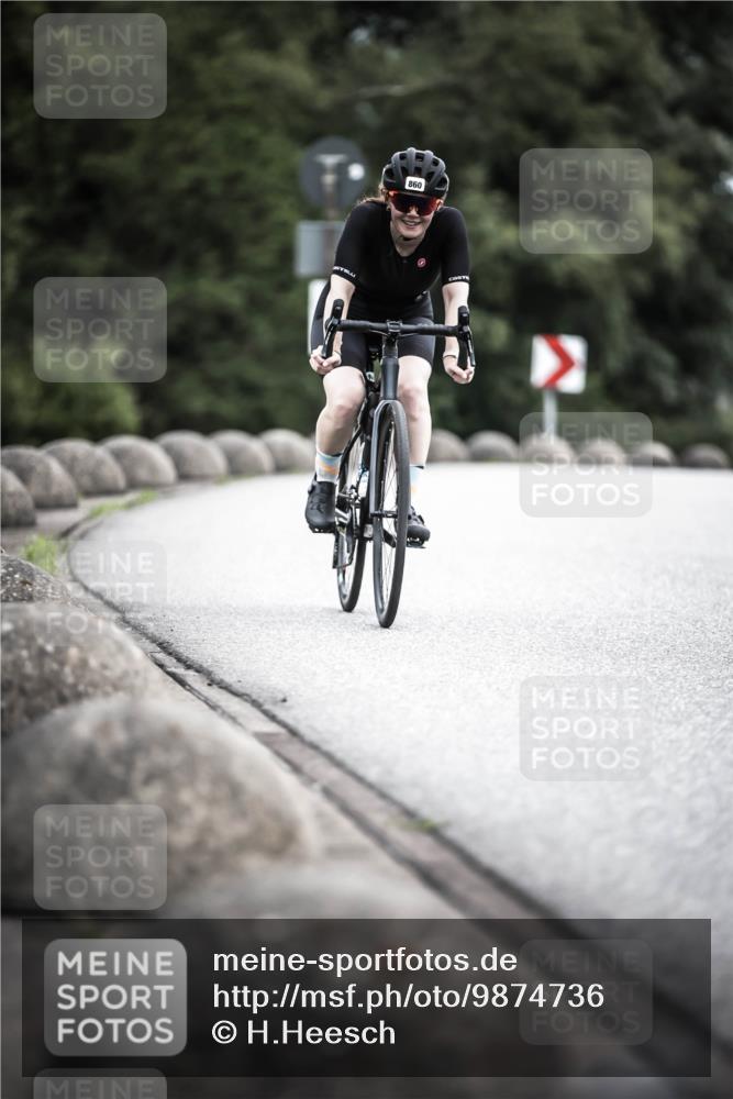 21.06.2026 - 29. Vierlanden-Triathlon H.Heesch http://msf.ph/oto/9874736 21.06.2026 12:18:13 Radfahren 276, 821, 838, 860 meine-sportfotos.de