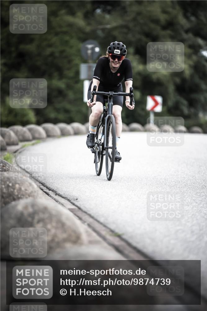 21.06.2026 - 29. Vierlanden-Triathlon H.Heesch http://msf.ph/oto/9874739 21.06.2026 12:18:13 Radfahren 276, 821, 838, 860 meine-sportfotos.de