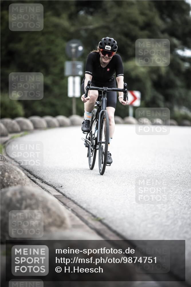 21.06.2026 - 29. Vierlanden-Triathlon H.Heesch http://msf.ph/oto/9874751 21.06.2026 12:18:13 Radfahren 276, 821, 838, 860 meine-sportfotos.de