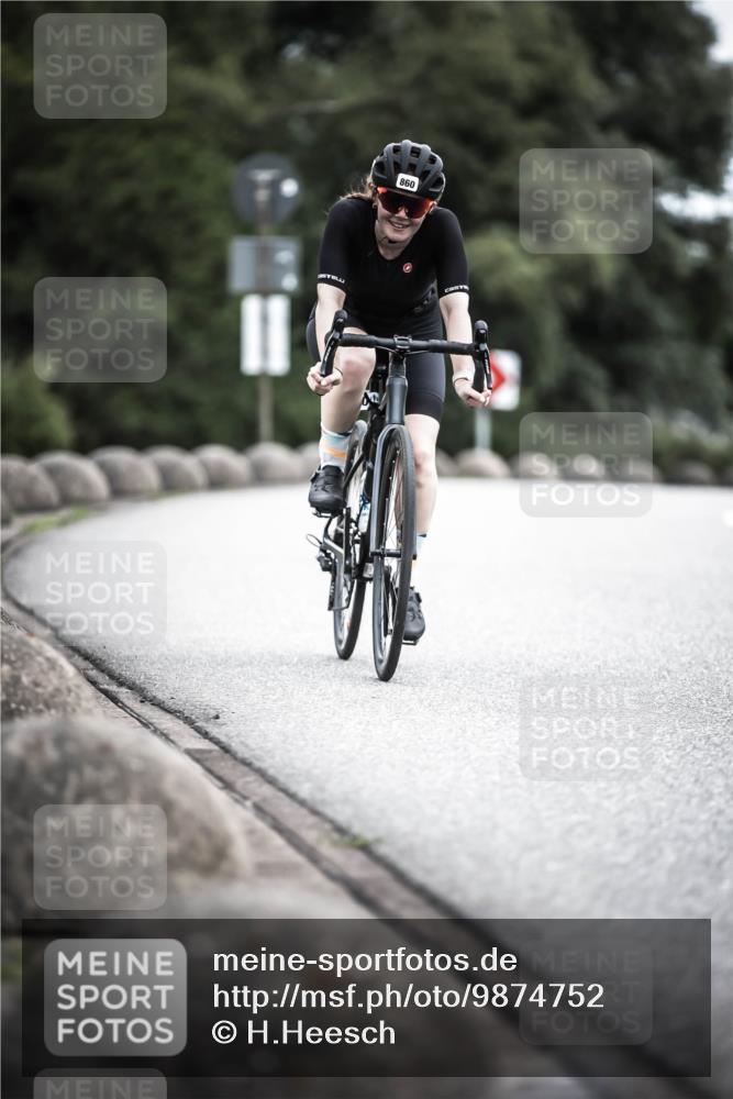 21.06.2026 - 29. Vierlanden-Triathlon H.Heesch http://msf.ph/oto/9874752 21.06.2026 12:18:13 Radfahren 276, 821, 838, 860 meine-sportfotos.de