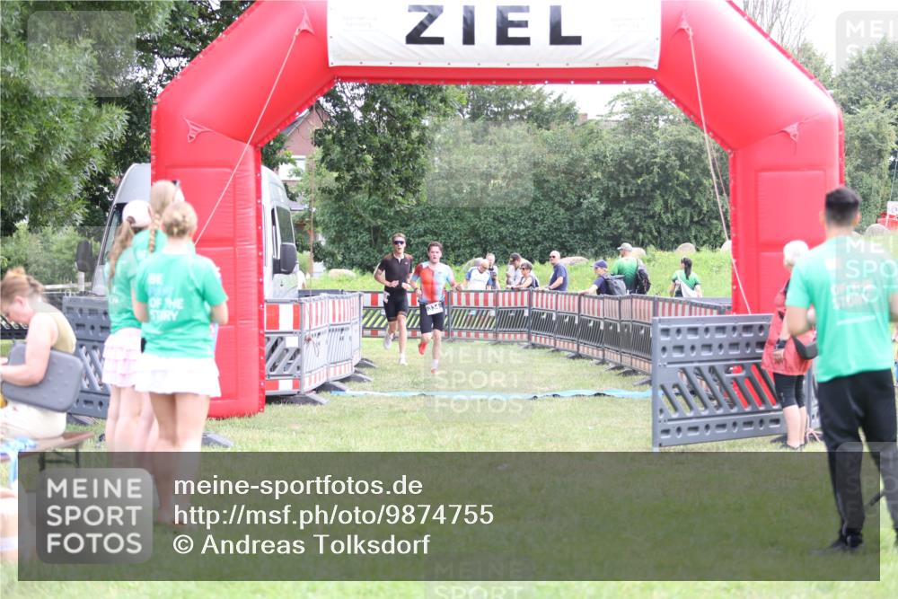 21.06.2026 - 29. Vierlanden-Triathlon Andreas Tolksdorf http://msf.ph/oto/9874755 21.06.2026 11:06:29 Ziel 305, 334, 305, 334 meine-sportfotos.de