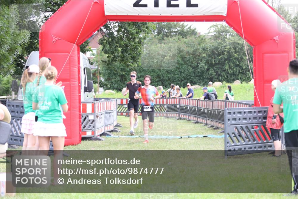 21.06.2026 - 29. Vierlanden-Triathlon Andreas Tolksdorf http://msf.ph/oto/9874777 21.06.2026 11:06:31 Ziel 305, 334, 305, 334 meine-sportfotos.de