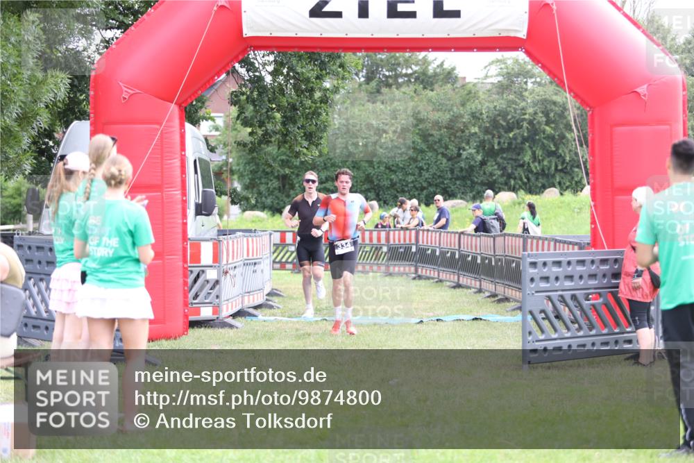 21.06.2026 - 29. Vierlanden-Triathlon Andreas Tolksdorf http://msf.ph/oto/9874800 21.06.2026 11:06:31 Ziel 305, 334, 305, 334 meine-sportfotos.de