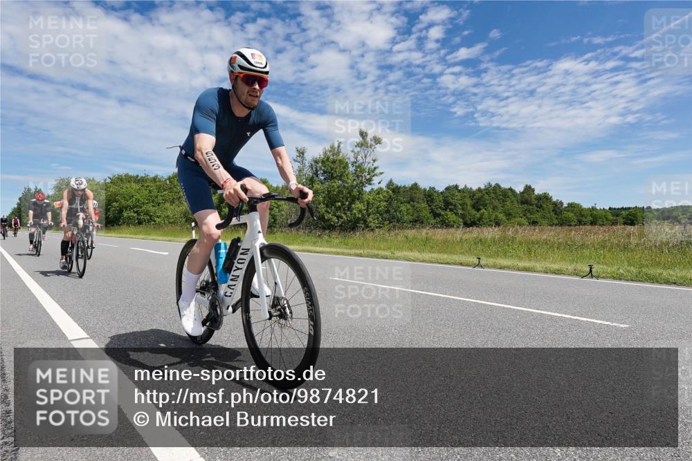21.06.2026 - Viking Triathlon Michael Burmester http://msf.ph/oto/9874821 21.06.2026 12:55:02 Radfahren 45, 188, 241, 282, 327, 386, 495, 541, 578, 658 meine-sportfotos.de