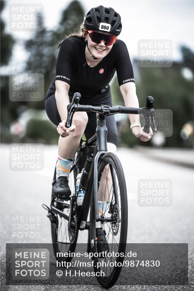 21.06.2026 - 29. Vierlanden-Triathlon H.Heesch http://msf.ph/oto/9874830 21.06.2026 12:18:14 Radfahren 276, 821, 838, 860 meine-sportfotos.de