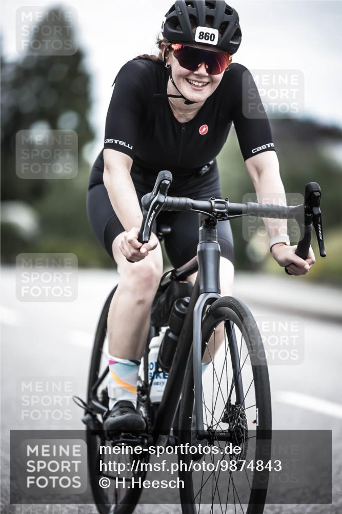 21.06.2026 - 29. Vierlanden-Triathlon H.Heesch http://msf.ph/oto/9874843 21.06.2026 12:18:14 Radfahren 276, 821, 838, 860 meine-sportfotos.de