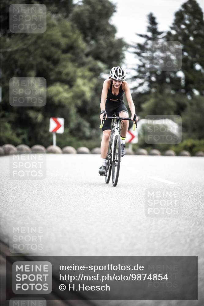21.06.2026 - 29. Vierlanden-Triathlon H.Heesch http://msf.ph/oto/9874854 21.06.2026 12:18:25 Radfahren 813, 865 meine-sportfotos.de