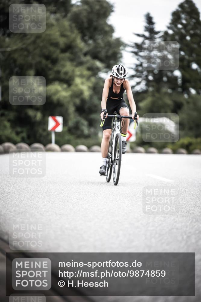21.06.2026 - 29. Vierlanden-Triathlon H.Heesch http://msf.ph/oto/9874859 21.06.2026 12:18:25 Radfahren 813, 865 meine-sportfotos.de