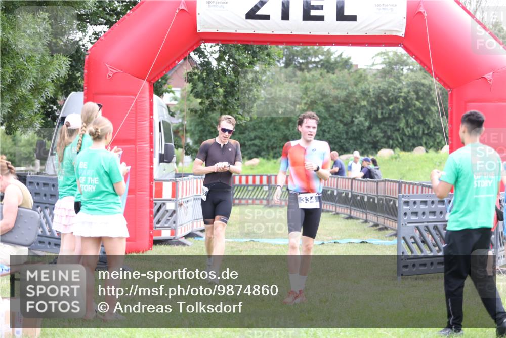 21.06.2026 - 29. Vierlanden-Triathlon Andreas Tolksdorf http://msf.ph/oto/9874860 21.06.2026 11:06:33 Ziel 305, 329, 334, 437, 305, 329, 334, 437 meine-sportfotos.de