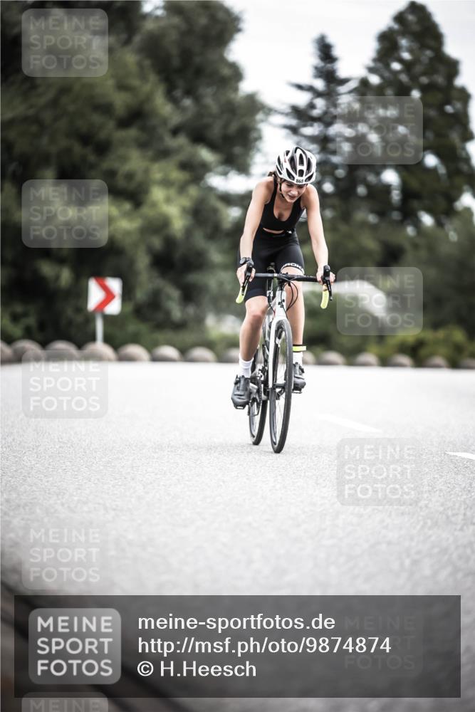 21.06.2026 - 29. Vierlanden-Triathlon H.Heesch http://msf.ph/oto/9874874 21.06.2026 12:18:25 Radfahren 813, 865 meine-sportfotos.de