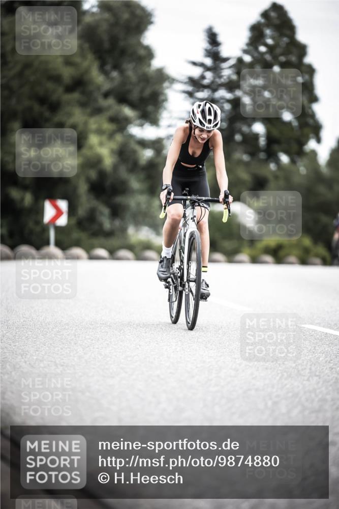 21.06.2026 - 29. Vierlanden-Triathlon H.Heesch http://msf.ph/oto/9874880 21.06.2026 12:18:25 Radfahren 813, 865 meine-sportfotos.de