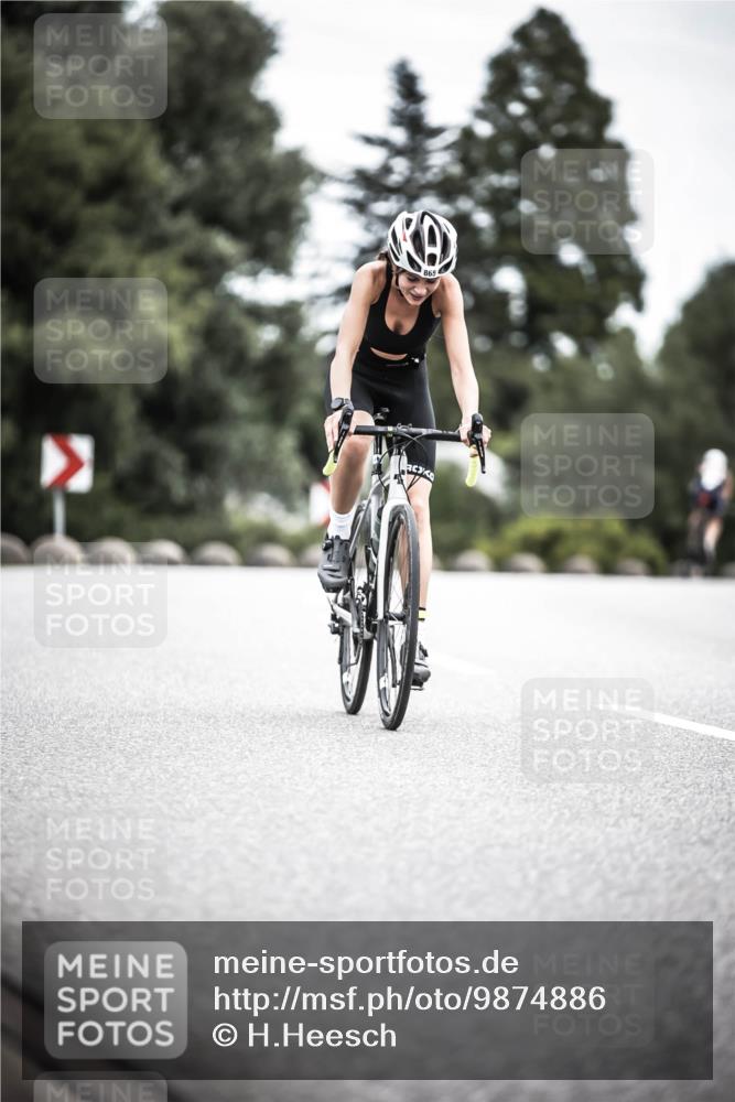 21.06.2026 - 29. Vierlanden-Triathlon H.Heesch http://msf.ph/oto/9874886 21.06.2026 12:18:26 Radfahren 813, 865 meine-sportfotos.de
