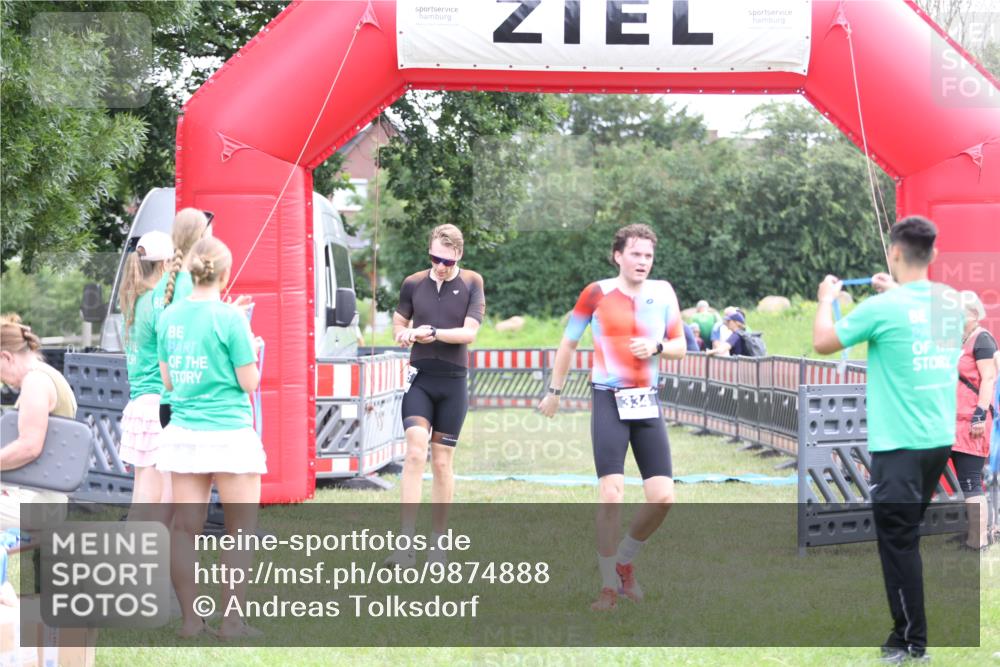 21.06.2026 - 29. Vierlanden-Triathlon Andreas Tolksdorf http://msf.ph/oto/9874888 21.06.2026 11:06:34 Ziel 305, 329, 334, 437, 305, 329, 334, 437 meine-sportfotos.de