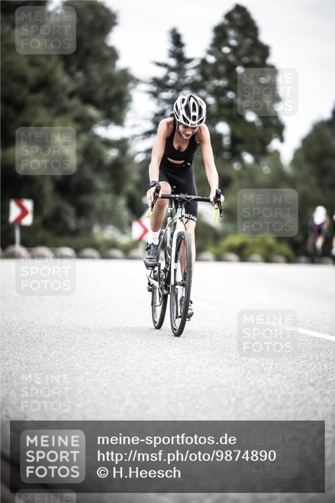 21.06.2026 - 29. Vierlanden-Triathlon H.Heesch http://msf.ph/oto/9874890 21.06.2026 12:18:26 Radfahren 813, 865 meine-sportfotos.de