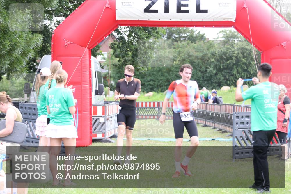 21.06.2026 - 29. Vierlanden-Triathlon Andreas Tolksdorf http://msf.ph/oto/9874895 21.06.2026 11:06:34 Ziel 305, 329, 334, 437, 305, 329, 334, 437 meine-sportfotos.de