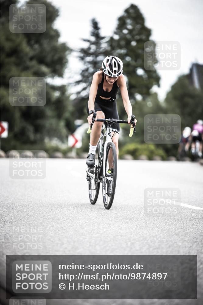21.06.2026 - 29. Vierlanden-Triathlon H.Heesch http://msf.ph/oto/9874897 21.06.2026 12:18:26 Radfahren 813, 865 meine-sportfotos.de