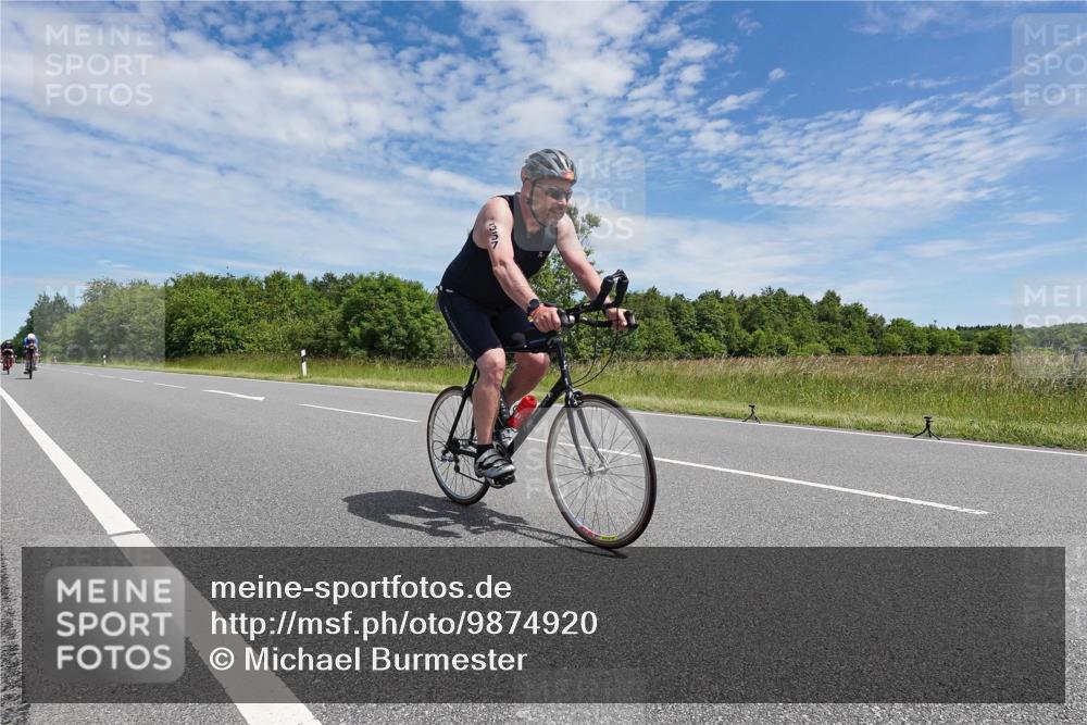 21.06.2026 - Viking Triathlon Michael Burmester http://msf.ph/oto/9874920 21.06.2026 12:56:22 Radfahren 33, 113, 137, 255, 287, 357 meine-sportfotos.de