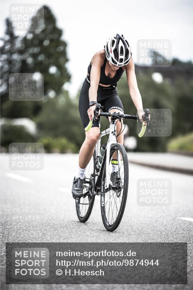 21.06.2026 - 29. Vierlanden-Triathlon H.Heesch http://msf.ph/oto/9874944 21.06.2026 12:18:26 Radfahren 813, 865 meine-sportfotos.de