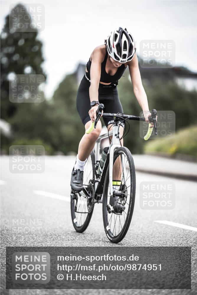 21.06.2026 - 29. Vierlanden-Triathlon H.Heesch http://msf.ph/oto/9874951 21.06.2026 12:18:26 Radfahren 813, 865 meine-sportfotos.de