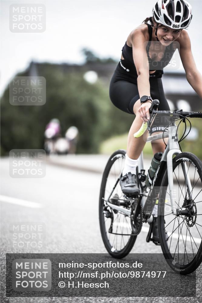 21.06.2026 - 29. Vierlanden-Triathlon H.Heesch http://msf.ph/oto/9874977 21.06.2026 12:18:27 Radfahren 813, 865 meine-sportfotos.de
