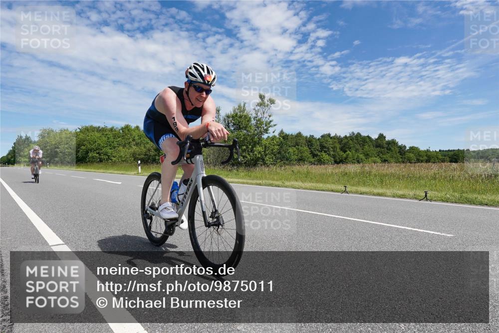 21.06.2026 - Viking Triathlon Michael Burmester http://msf.ph/oto/9875011 21.06.2026 12:57:42 Radfahren 77, 77, 85, 88, 141, 199, 274, 304, 315, 393, 492, 497, 571 meine-sportfotos.de
