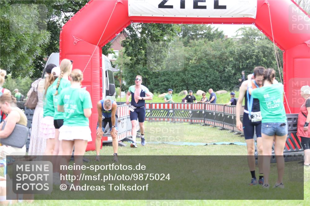 21.06.2026 - 29. Vierlanden-Triathlon Andreas Tolksdorf http://msf.ph/oto/9875024 21.06.2026 11:06:49 Ziel 320, 320 meine-sportfotos.de