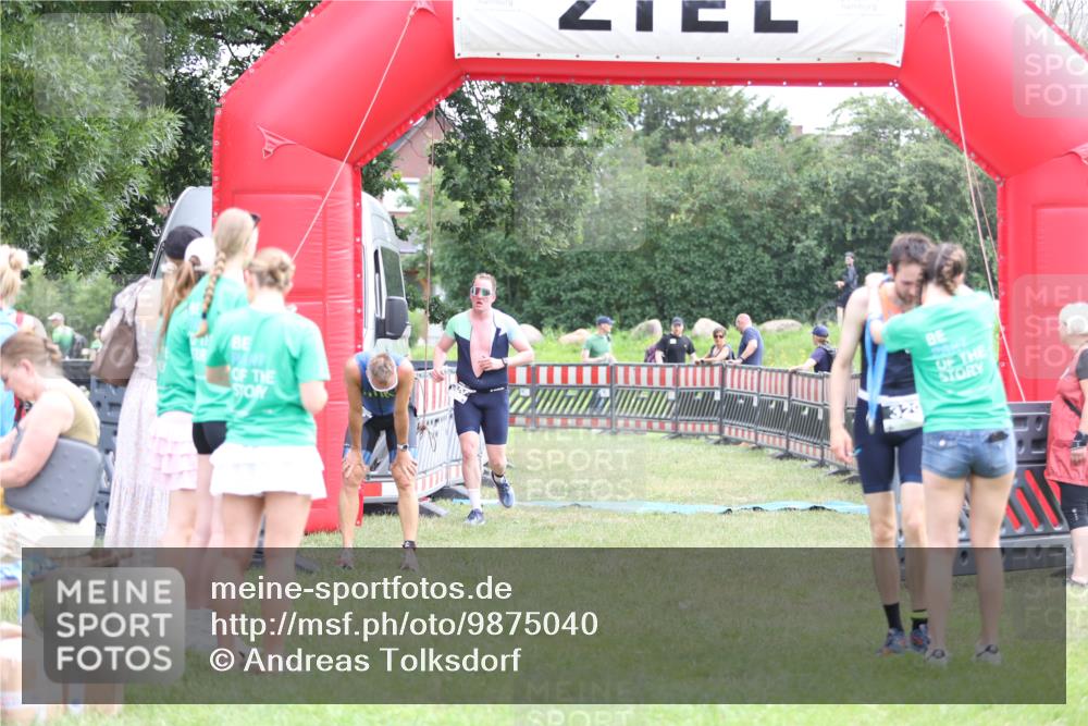 21.06.2026 - 29. Vierlanden-Triathlon Andreas Tolksdorf http://msf.ph/oto/9875040 21.06.2026 11:06:49 Ziel 320, 320 meine-sportfotos.de