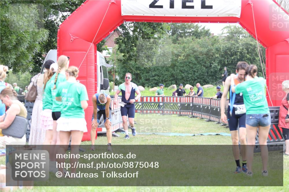 21.06.2026 - 29. Vierlanden-Triathlon Andreas Tolksdorf http://msf.ph/oto/9875048 21.06.2026 11:06:49 Ziel 320, 320 meine-sportfotos.de