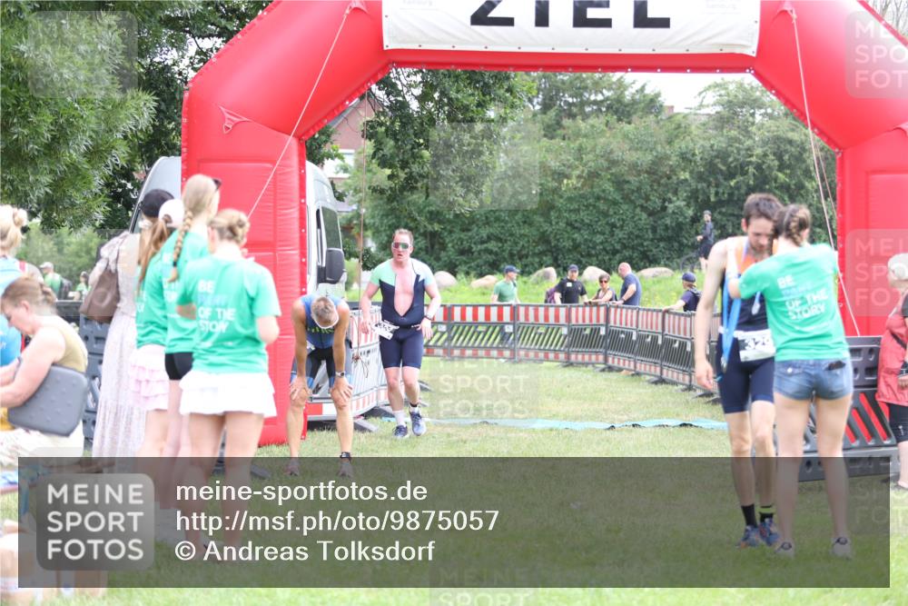 21.06.2026 - 29. Vierlanden-Triathlon Andreas Tolksdorf http://msf.ph/oto/9875057 21.06.2026 11:06:49 Ziel 320, 320 meine-sportfotos.de