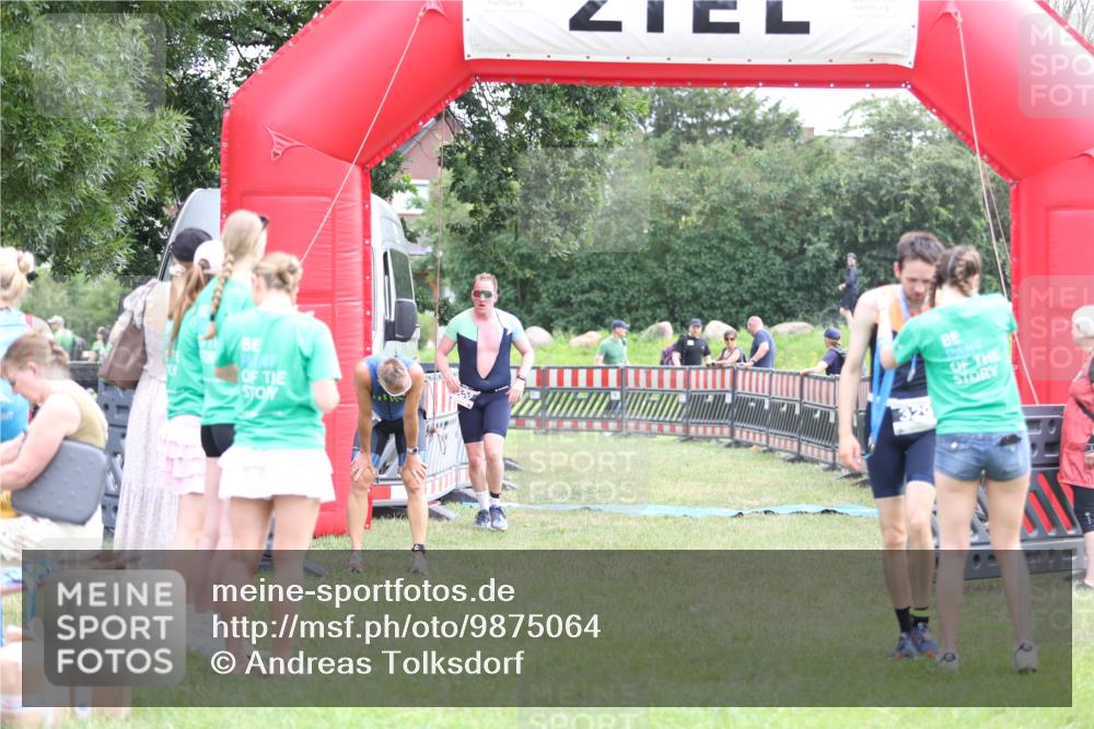 21.06.2026 - 29. Vierlanden-Triathlon Andreas Tolksdorf http://msf.ph/oto/9875064 21.06.2026 11:06:49 Ziel 320, 320 meine-sportfotos.de