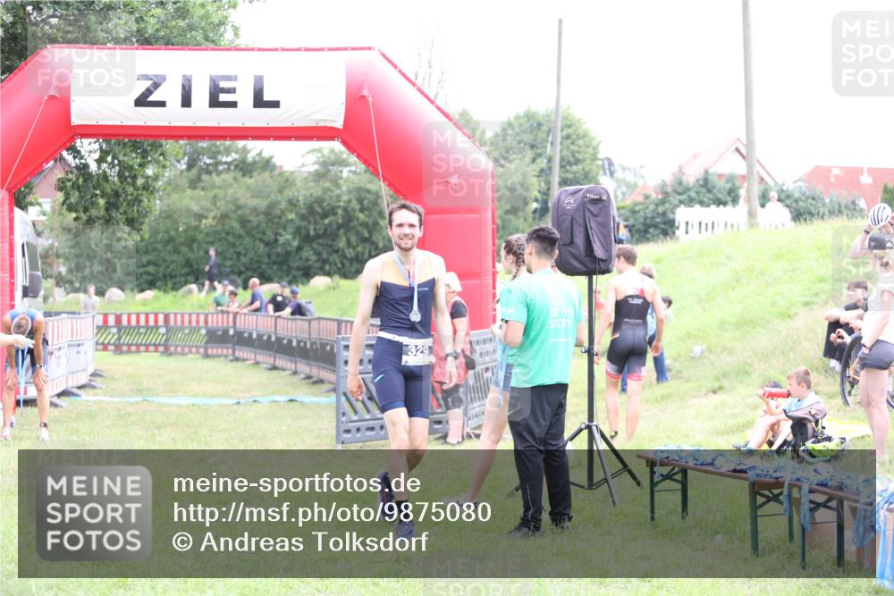 21.06.2026 - 29. Vierlanden-Triathlon Andreas Tolksdorf http://msf.ph/oto/9875080 21.06.2026 11:06:51 Ziel 320, 320 meine-sportfotos.de