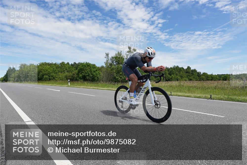 21.06.2026 - Viking Triathlon Michael Burmester http://msf.ph/oto/9875082 21.06.2026 12:59:03 Radfahren 69, 127, 528, 557 meine-sportfotos.de