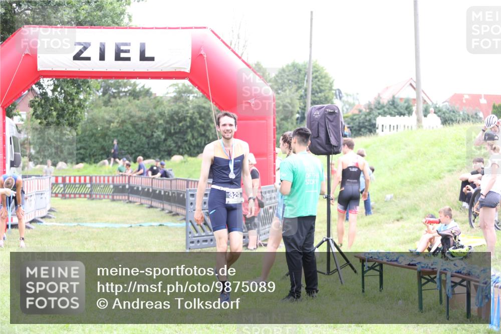 21.06.2026 - 29. Vierlanden-Triathlon Andreas Tolksdorf http://msf.ph/oto/9875089 21.06.2026 11:06:51 Ziel 320, 320 meine-sportfotos.de