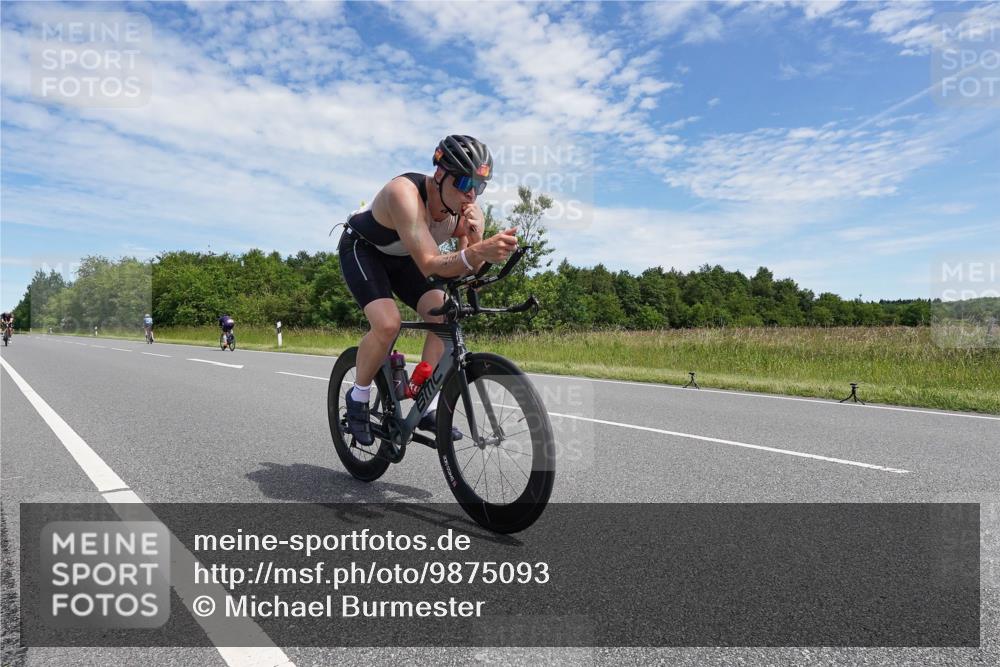 21.06.2026 - Viking Triathlon Michael Burmester http://msf.ph/oto/9875093 21.06.2026 12:59:10 Radfahren 69, 127, 528, 557 meine-sportfotos.de